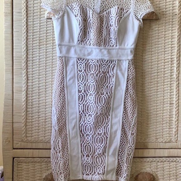 Gorgeous Dress NWT by Anthropologie 🌸🌸🌸💕🌺 - Picture 2 of 14